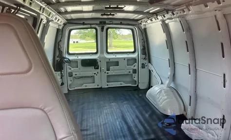 2021 Chevrolet Express G2500 из США, поврежденный, VIN 1GCWGAFP2M1267284